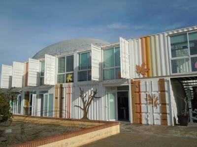 馬拉加大學國際教育學院的優越硬件設施及其輔助設備研究